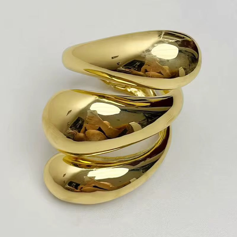 Elegant Twist Bracelet