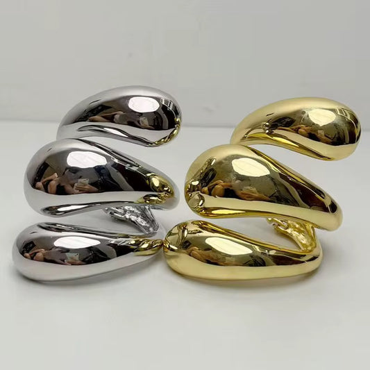 Elegant Twist Bracelet