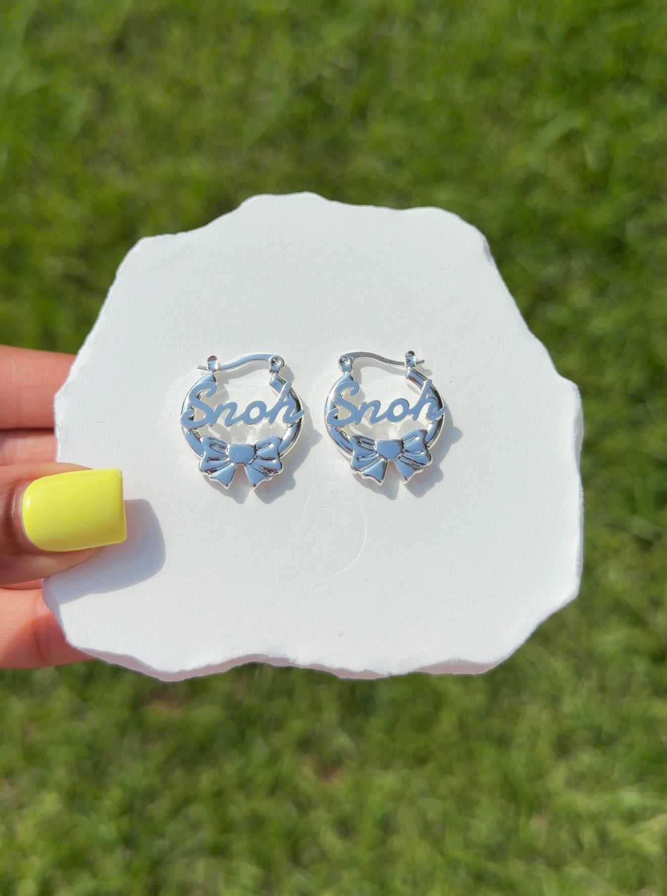 Girls love Bows Nameplate hoops